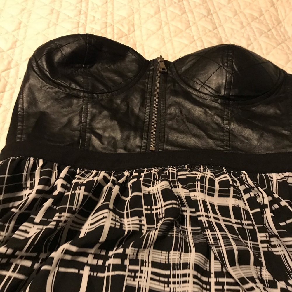 A black and white dress strapless.